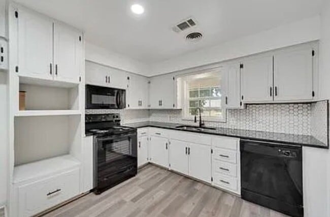 Photo - 725 W Brock St