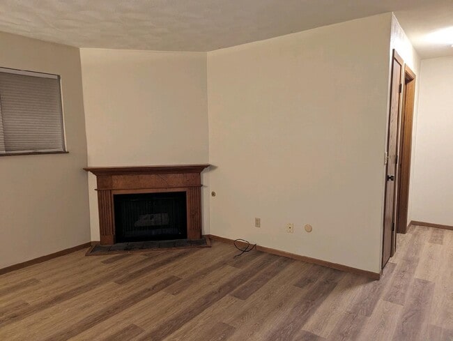 Photo - 709 Crosstown Ave