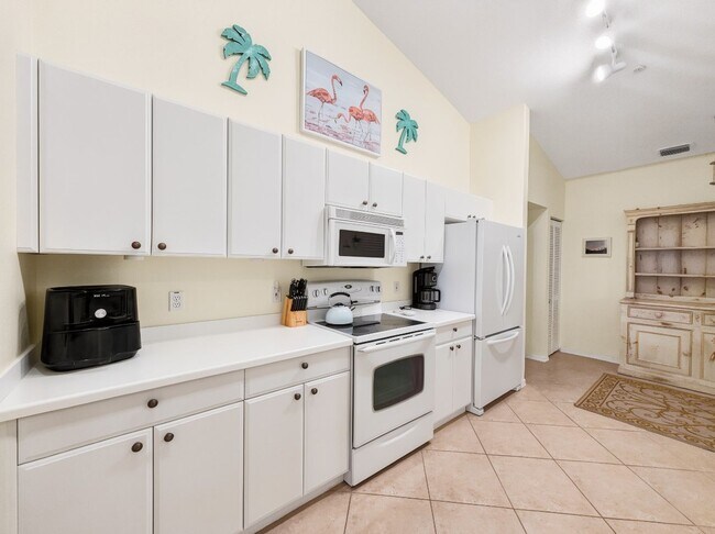 Photo - 3-bedroom condo available in Flamingo Fairways II