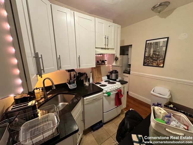 Photo - 65 Burbank St Unidad U18