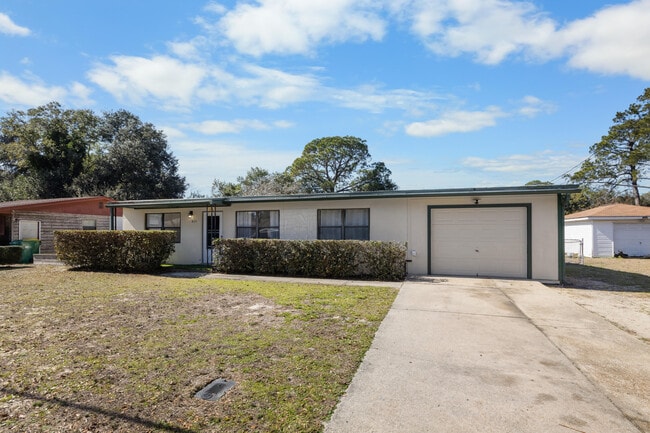 Photo - 435 Argyle Ct