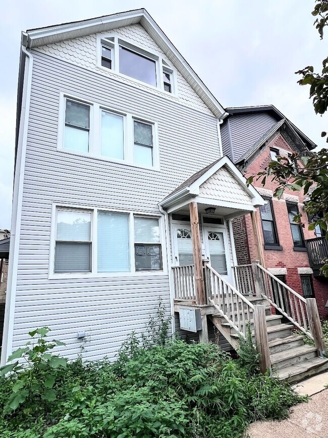 Building Photo - 2306 N Hoyne Ave Unit 2R Rental
