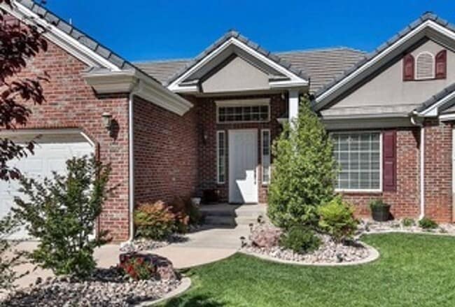 Building Photo - Very Spacious 6 bedroom home with amazing ...