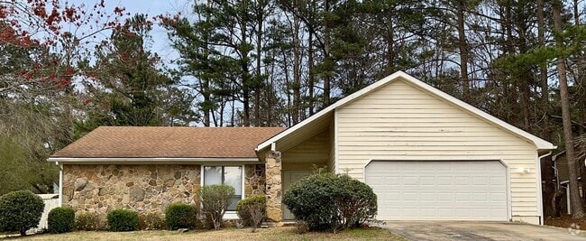 Building Photo - Spacious, Updated 3 Bed/2 Bath Ranch! Rental