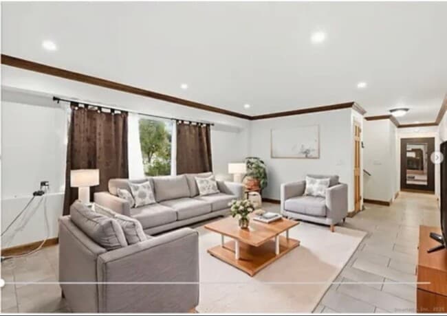 29 Priscilla Rd Unit 1st Floor Only