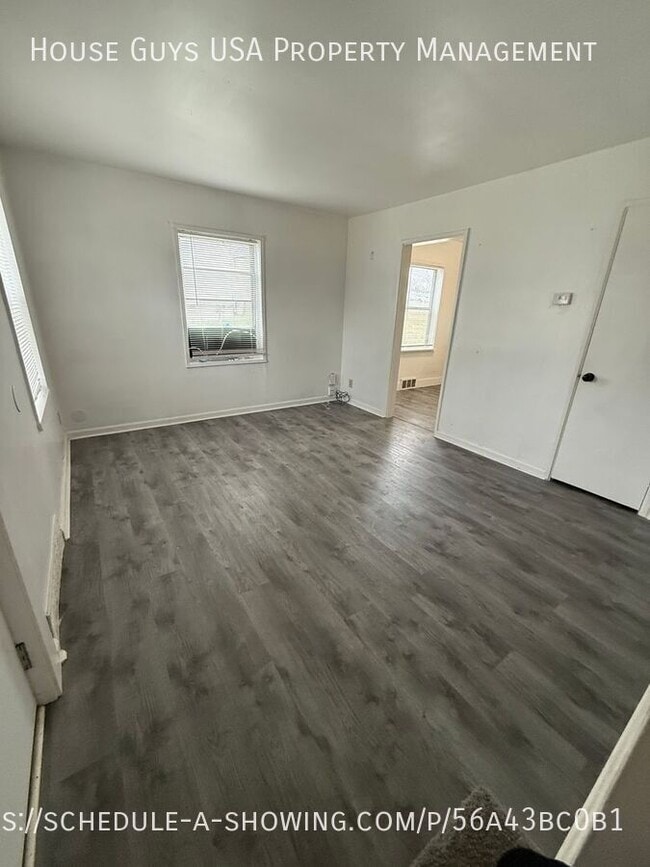 Photo - 9523 Charlotte St