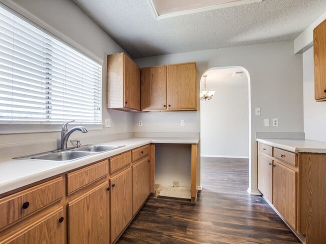 Photo - 9706 Highland Creek