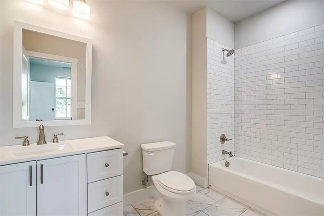 Photo - 2305 Benbrook Blvd