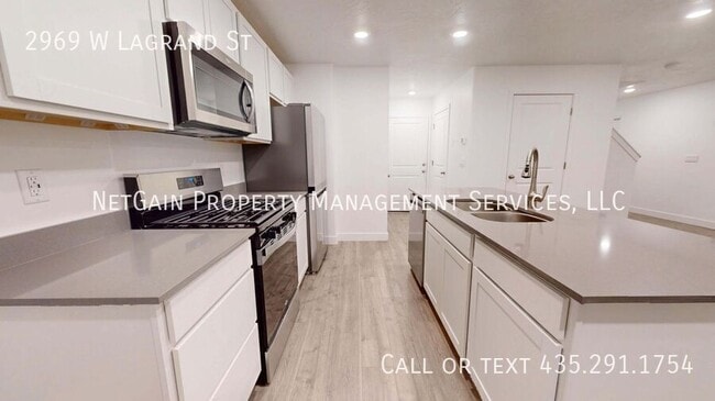 Photo - 2969 W LaGrand St