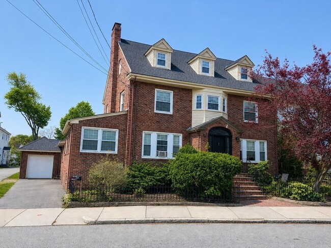 Building Photo - 18 Pierce St