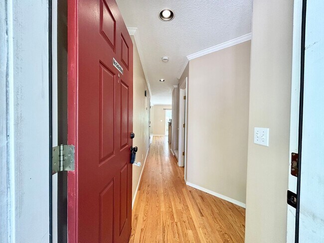 Photo - Spacious 4 Bed, 2.5 Bath House