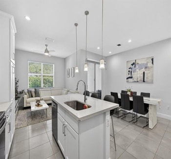 Photo - 634 Parsons Way