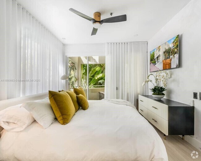 Building Photo - 100 Collins Ave Unit 202 Rental