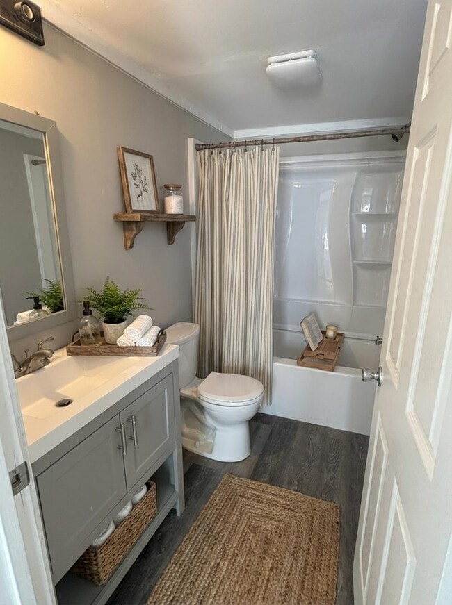 Photo - 406 Fisher Ferry St