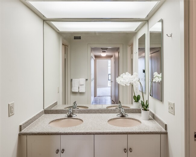 Photo - 5100 San Felipe St Unidad 55