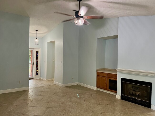 Photo - 3102 Lynn Dr