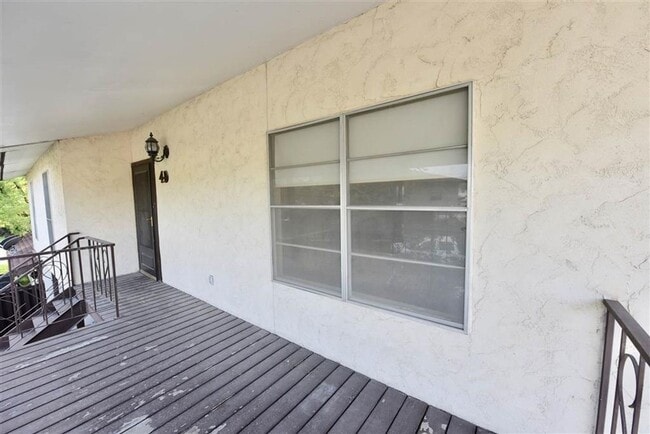 Photo - 100 Royal Way Dr