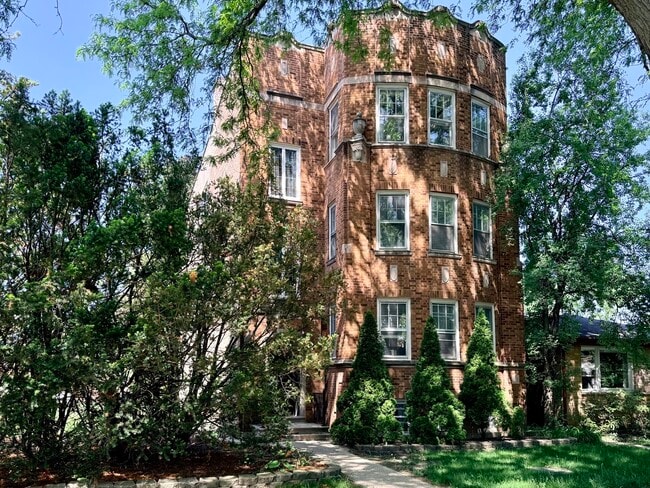 Building Photo - 8912 Ewing Ave Unit 2