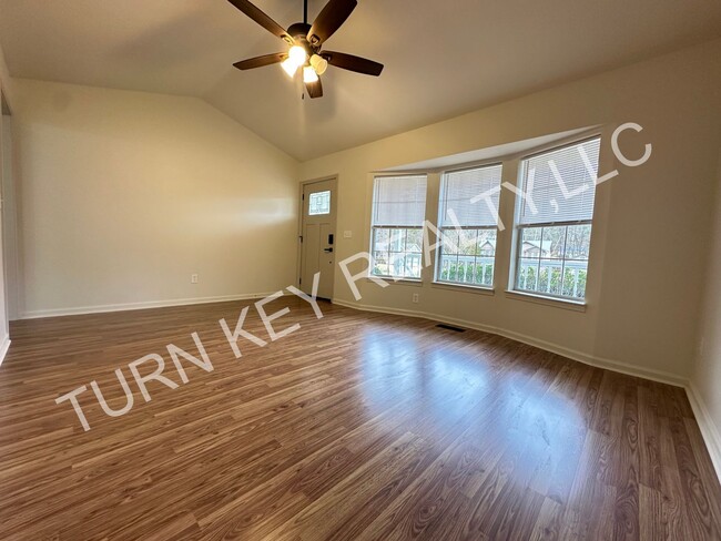 Photo - 115 Lisa Ln