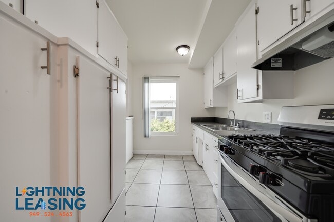 Building Photo - 921 Normandie Ave Unit 8D Rental