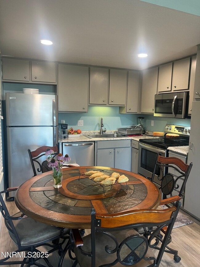 Photo - 2147 Roundhouse Rd