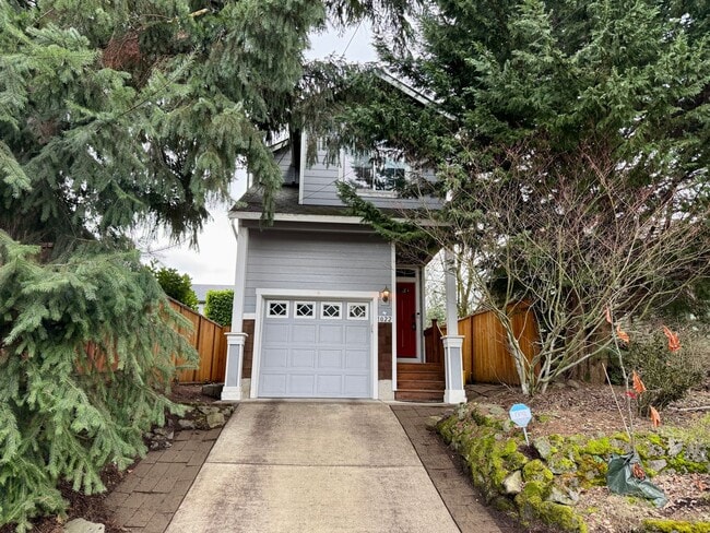 Building Photo - Super Crisp 3 bedroom w/ Fantastic 4 Season Outdoor Space