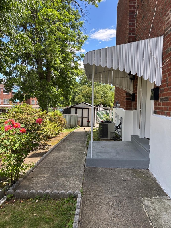 Building Photo - 201 Lockart Terrace