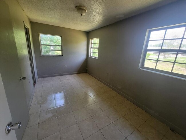 Photo - 5165 Lanette St