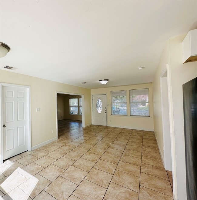 Photo - 6729 Lodge St