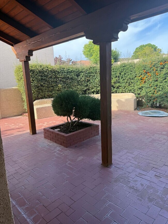 Photo - 2828 Monument Dr NW