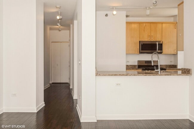 Photo - 330 W Grand Ave Unit 1506