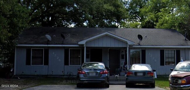 Building Photo - 1226 Winton Ave