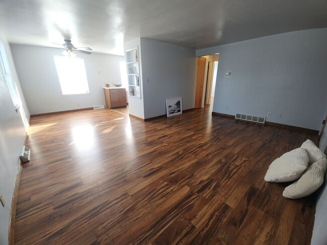 Building Photo - 1059 Gillingham Rd Unit 3