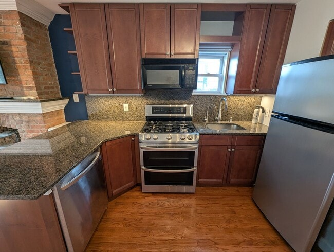 Building Photo - 466 Monmouth St Rental