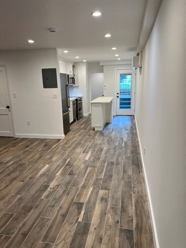 Building Photo - 215 5th St SE Unit 1 Rental