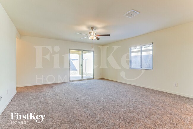 Photo - 1067 W 20th St