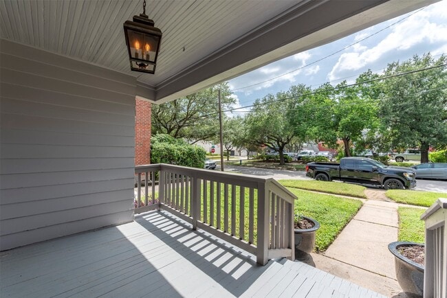 Photo - 2027 Huldy St