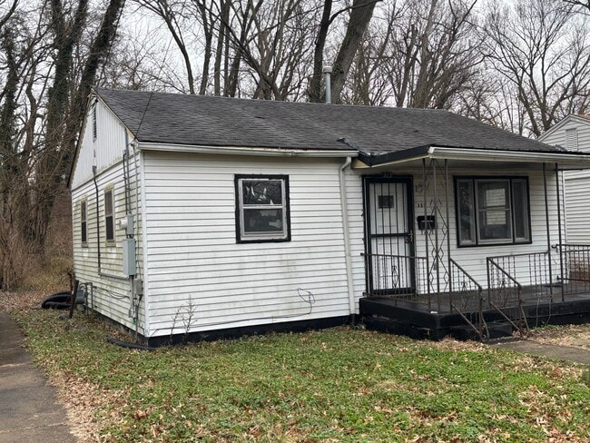 Front - 323 N 36th St