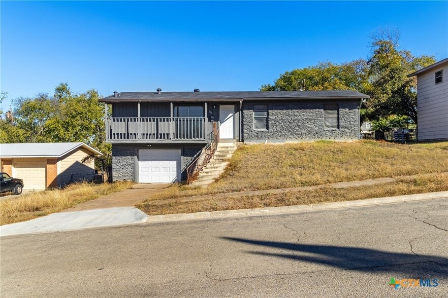 803 W Bryce Ave