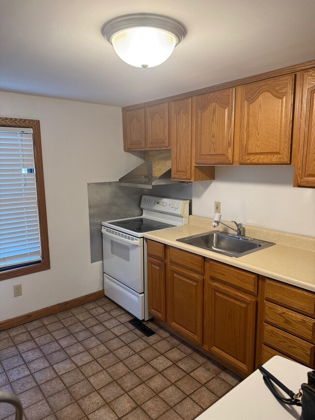 Photo - 4630 Mahoning Ave NW