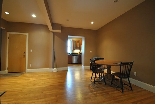 Building Photo - 1592 Beacon St Unit 2