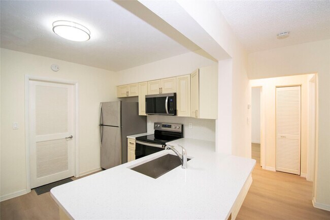 Photo - 2547 Roosevelt St