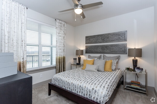 2BR,2BA-1090SF