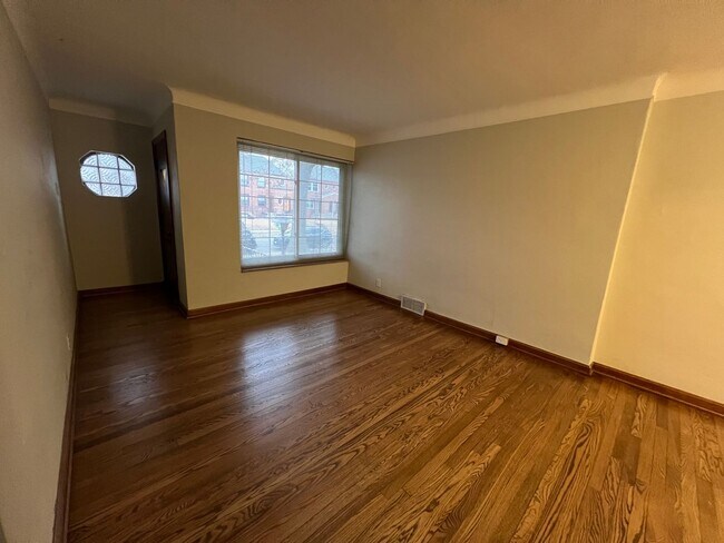 Photo - 6358-60 Sutherland Ave Unit 6360 Sutherland 1W