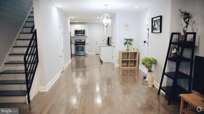Building Photo - 4113 Spring Garden St Rental