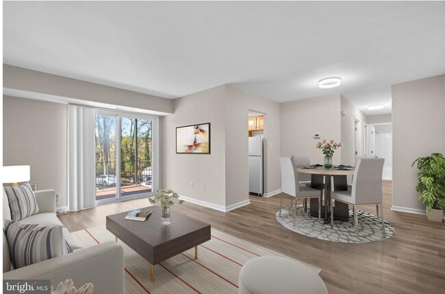 Living Room - Court Hill Apartments