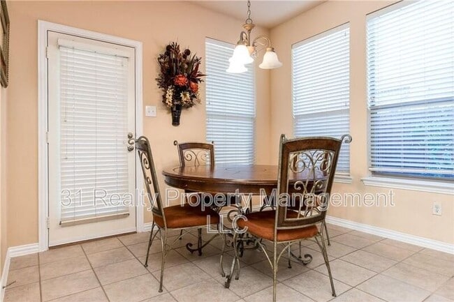 Photo - 5324 Oakley Rd