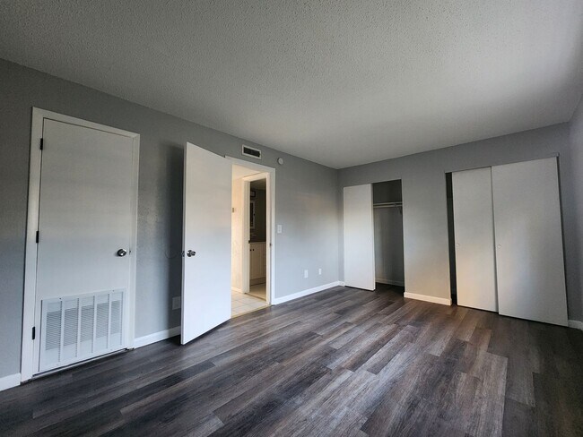 Photo - ** HALF OFF 1ST MONTH'S RENT WITH 13 MONTH LEASE ** Unit 313-4