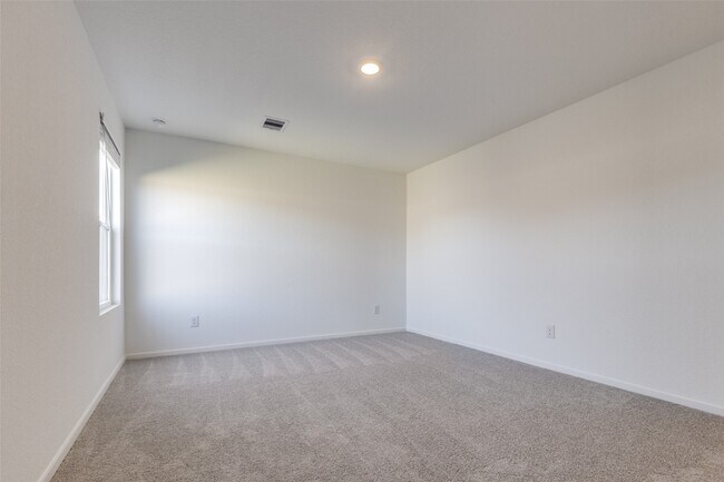 Photo - 1528 Crowson Rdg