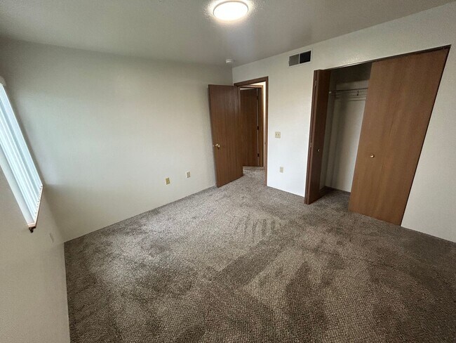 Photo - Spacious 2 bedroom, 1 bath apartment - Be Home TODAY! Unidad 20